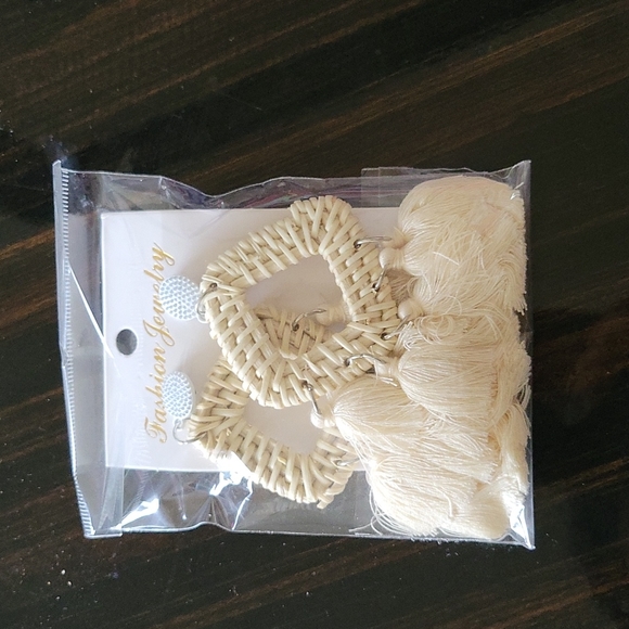 4 Earings for $8 - Picture 5 of 5